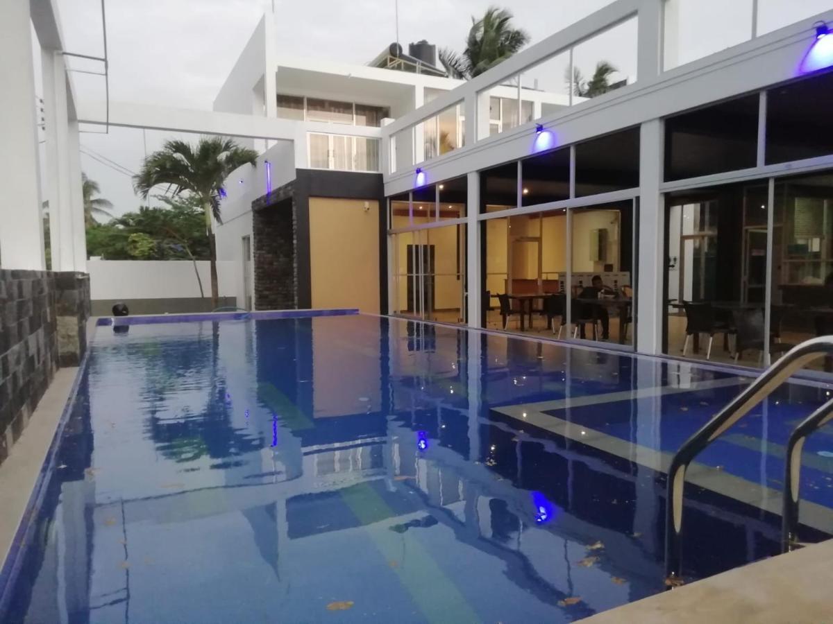 Saara Beach Hotel Marawila Kültér fotó