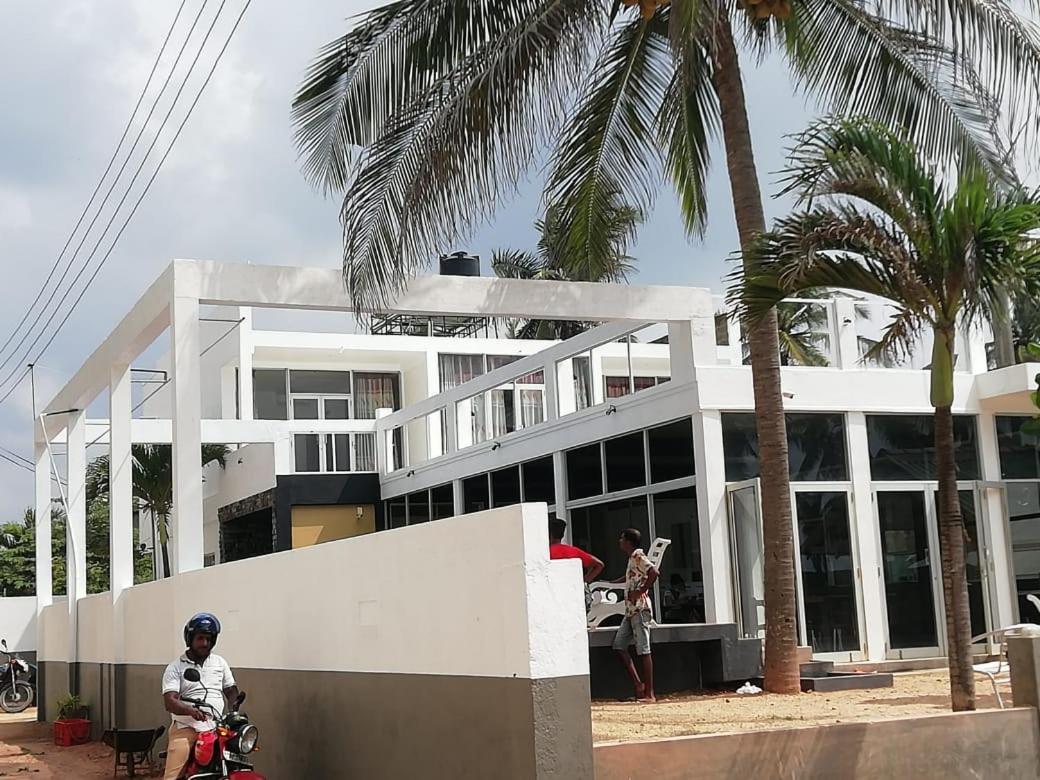 Saara Beach Hotel Marawila Kültér fotó