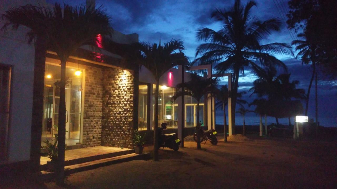 Saara Beach Hotel Marawila Kültér fotó